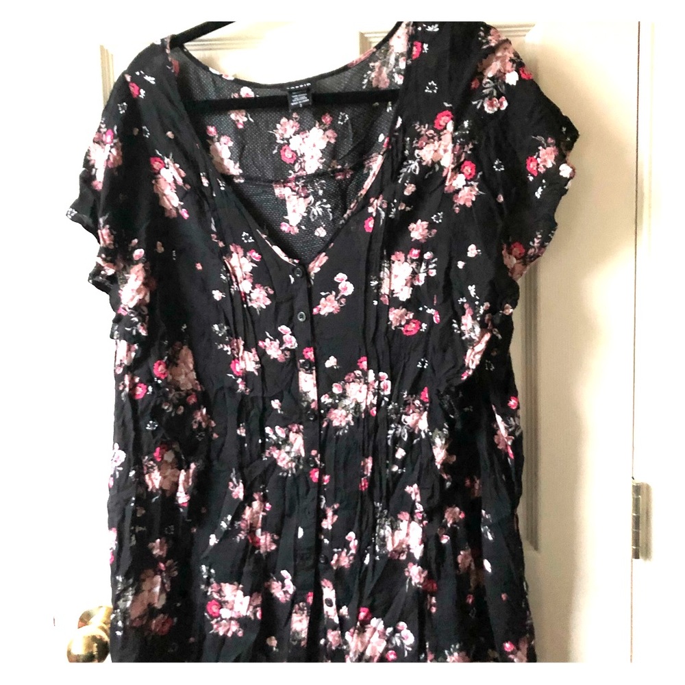 Beautiful Torrid blouse 3X EUC